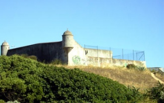 Fort San Joao da Cadaveira and de San Teodosio (Forte de S. João da Cadaveira ou de S. Teodósio )