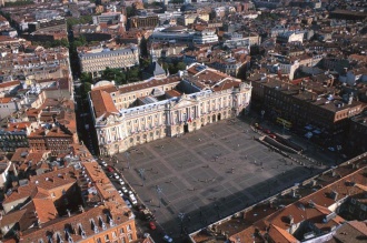 Toulouse's Place du Capitole 