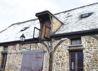 Porche de l’ancien château (Porch of the old castle)
